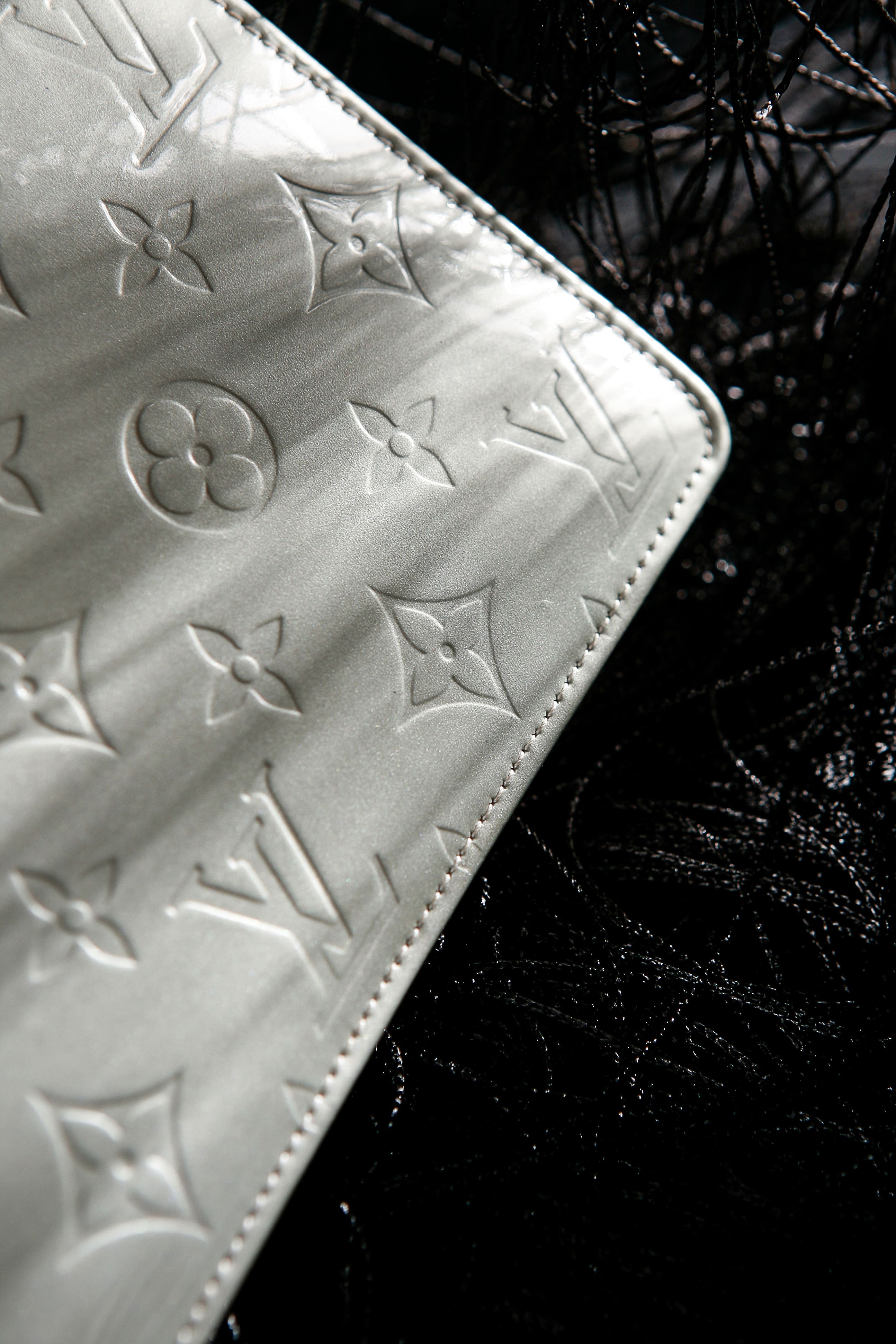 Photo publicitaire de sac à main de luxe Louis Vuitton